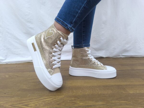 Converse corazón dorado